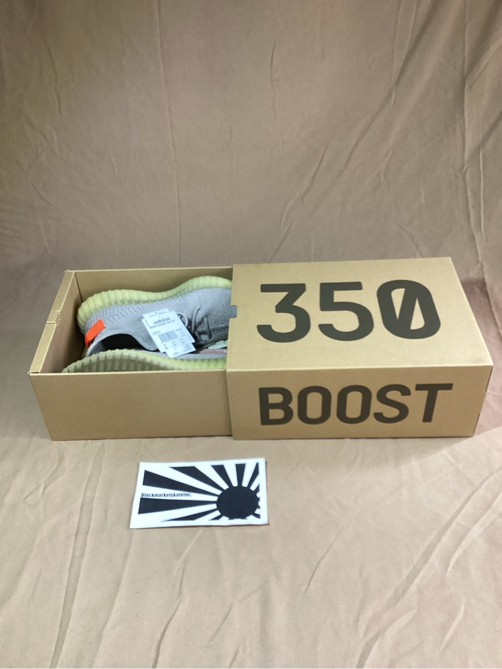 Adidas Yeezy Boost 350 V2 Tail Light FX9017 Men's Size 10.5 - Picture 4 of 9